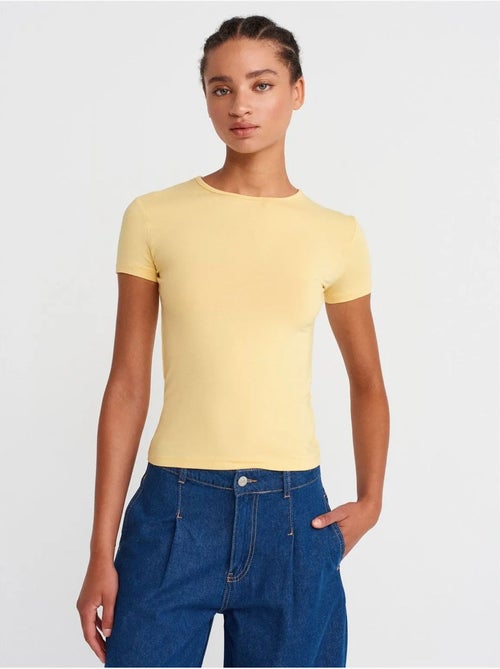 Camiseta crop de mujer slim fit con cuello redondo dilvin - Kiabi