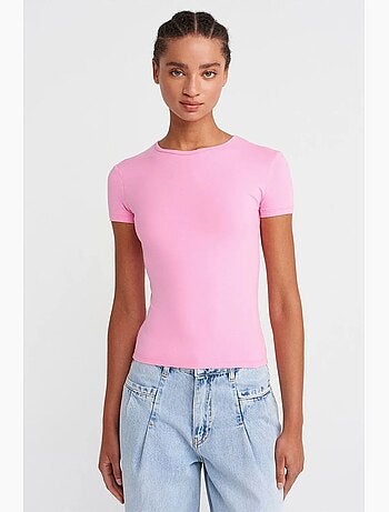 Camiseta crop de mujer slim fit con cuello redondo dilvin