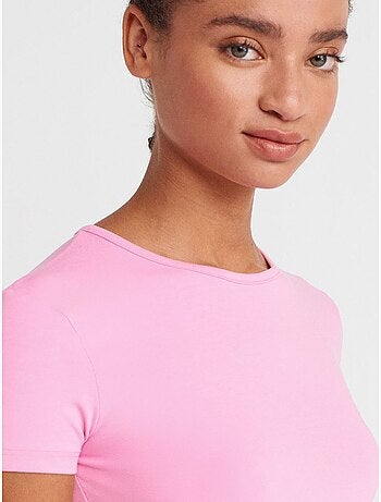 Camiseta crop de mujer slim fit con cuello redondo dilvin