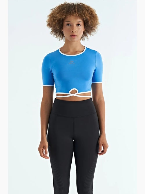 Camiseta crop elástica con cuello redondo tommy - Kiabi Camiseta crop elástica con cuello redondo tommy - Kiabi