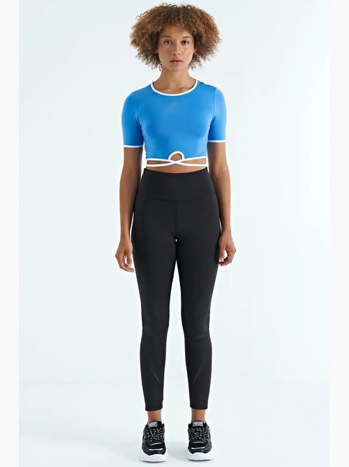 Camiseta crop elástica con cuello redondo tommy - Kiabi Camiseta crop elástica con cuello redondo tommy - Kiabi