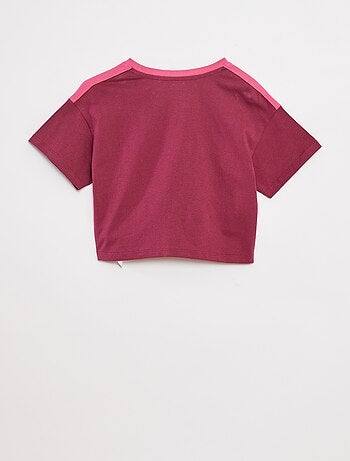 Camiseta crop estilo campus