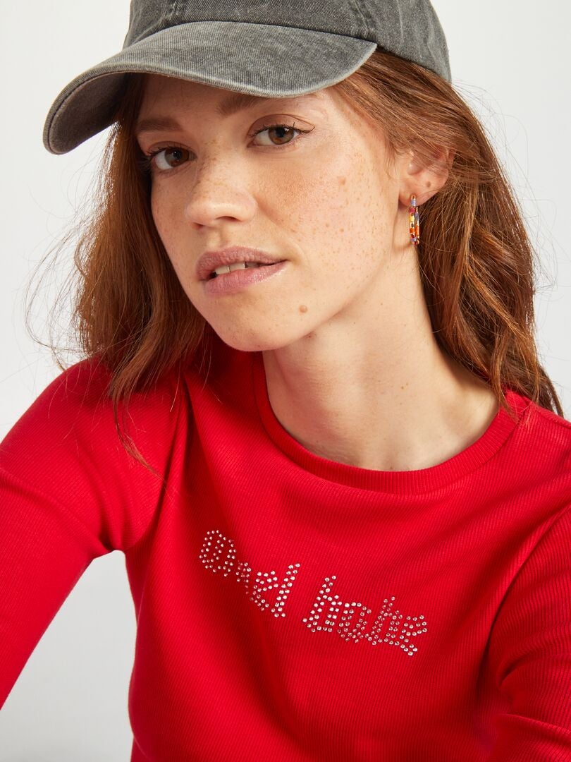 Camiseta crop top con mensaje de strass ROJO - Kiabi