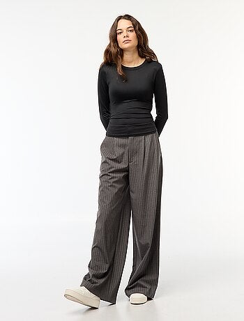 Camiseta cropped de efecto arrugado