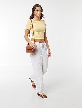 Camiseta cropped de manga corta