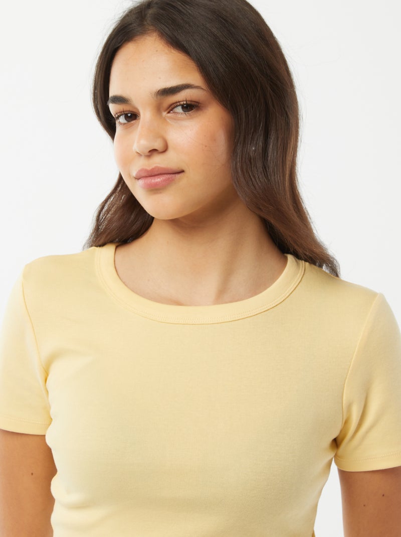 Camiseta cropped de manga corta AMARILLO - Kiabi