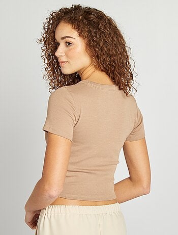 Camiseta cropped de manga corta