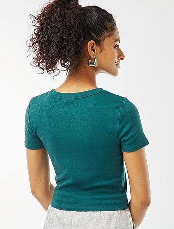 Camiseta cropped de manga corta