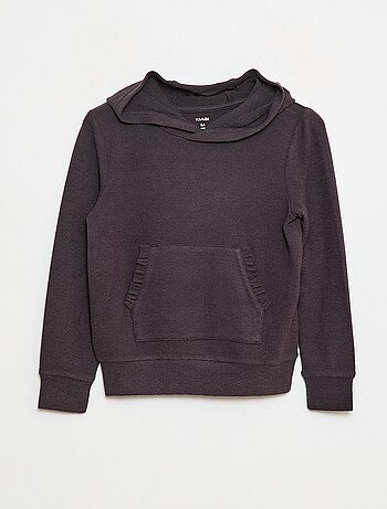 Camiseta con cuello de capucha y bolsillo con volante liso