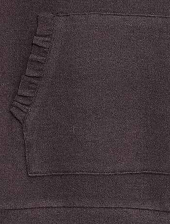 Camiseta con cuello de capucha y bolsillo con volante liso