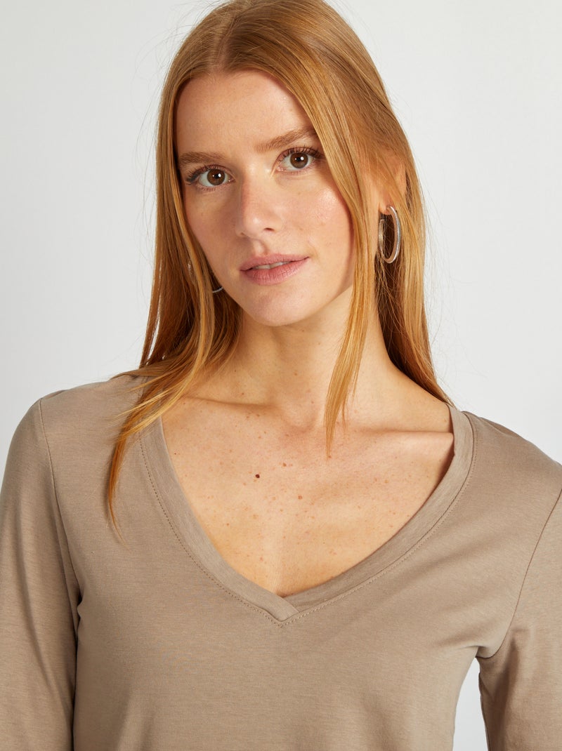 Camiseta cuello en pico BEIGE - Kiabi