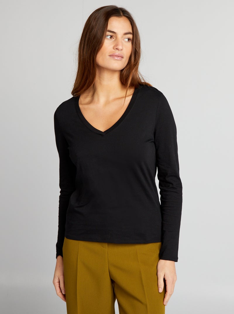 Camiseta cuello en pico negro - Kiabi