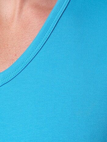 Camiseta cuello V unido
