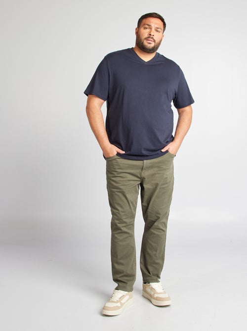 Camiseta de algodón con cuello en V para hombre - Kiabi Camiseta de algodón con cuello en V para hombre - Kiabi