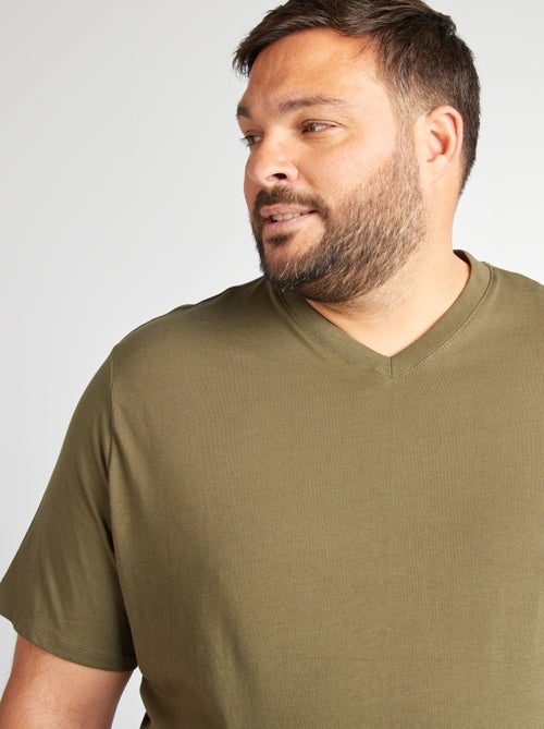Camiseta de algodón con cuello en V para hombre - Kiabi Camiseta de algodón con cuello en V para hombre - Kiabi