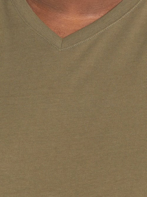 Camiseta de algodón con cuello en V para hombre - Kiabi Camiseta de algodón con cuello en V para hombre - Kiabi