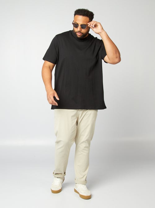 Camiseta de algodón con cuello en V para hombre - Kiabi Camiseta de algodón con cuello en V para hombre - Kiabi