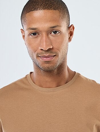 Camiseta de algodón con cuello redondo