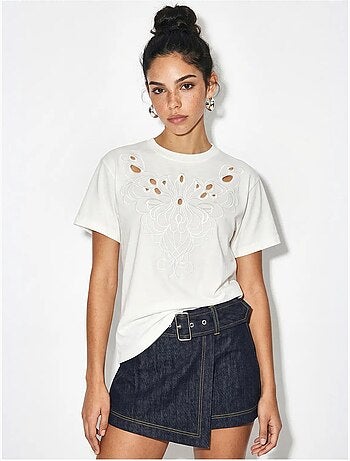 Camiseta de algodón con cuello redondo bordada lucci