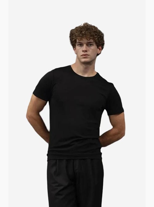 Camiseta de algodón con cuello redondo y corte entallado giesto - Kiabi Camiseta de algodón con cuello redondo y corte entallado giesto - Kiabi