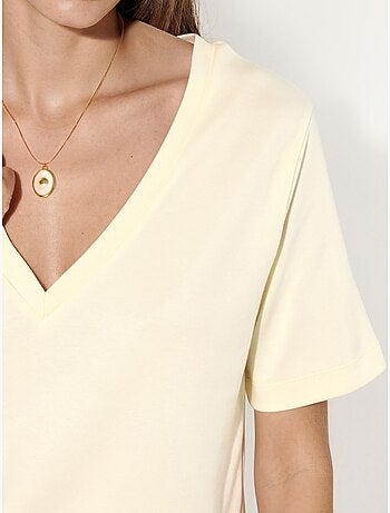 Camiseta de algodón con escote en v de corte regular y color liso busem