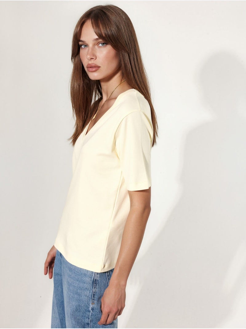 Camiseta de algodón con escote en v de corte regular y color liso busem Amarillo limón - Kiabi
