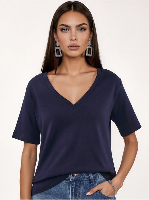 Camiseta de algodón con escote en v de corte regular y color liso busem - Kiabi Camiseta de algodón con escote en v de corte regular y color liso busem - Kiabi