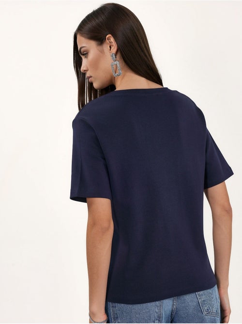 Camiseta de algodón con escote en v de corte regular y color liso busem - Kiabi Camiseta de algodón con escote en v de corte regular y color liso busem - Kiabi