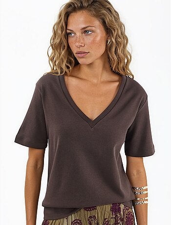 Camiseta de algodón con escote en v de corte regular y color liso busem