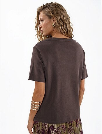 Camiseta de algodón con escote en v de corte regular y color liso busem