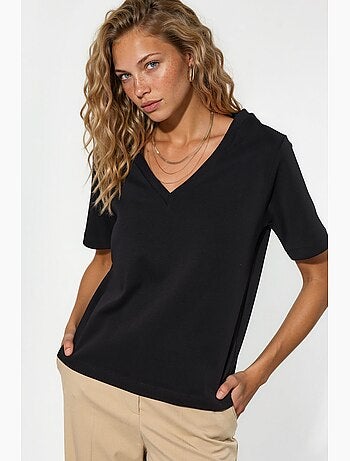 Camiseta de algodón con escote en v de corte regular y color liso busem