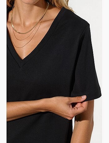 Camiseta de algodón con escote en v de corte regular y color liso busem