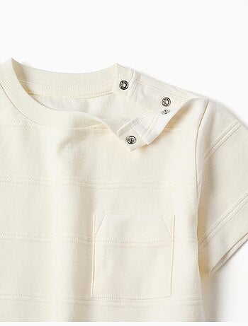 Camiseta de algodón con líneas en relieve y bolsillo