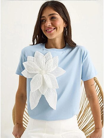 Camiseta de algodón de manga corta con accesorio floral lucci