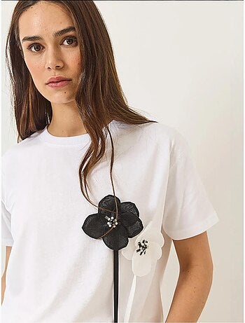 Camiseta de algodón de manga corta con accesorios lucci