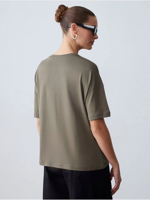 Camiseta de algodón de mujer con cuello redondo dilvin - Kiabi Camiseta de algodón de mujer con cuello redondo dilvin - Kiabi