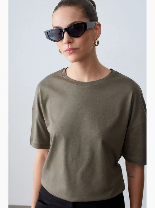 Camiseta de algodón de mujer con cuello redondo dilvin - Kiabi Camiseta de algodón de mujer con cuello redondo dilvin - Kiabi