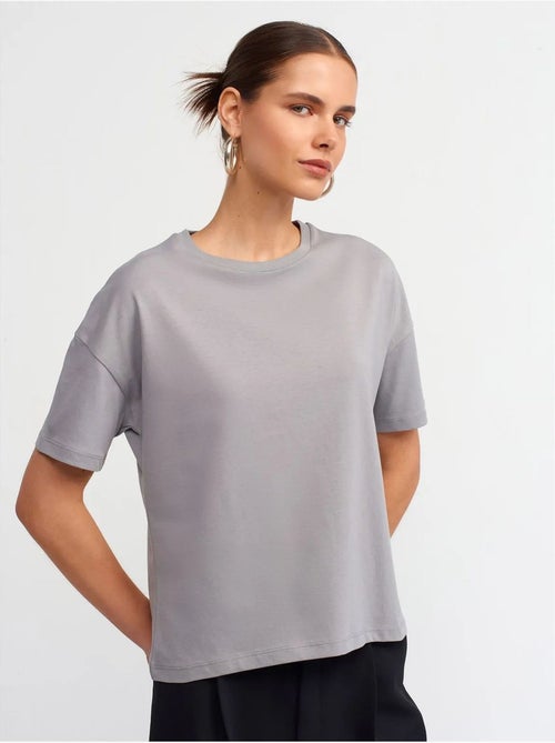 Camiseta de algodón de mujer con cuello redondo dilvin - Kiabi Camiseta de algodón de mujer con cuello redondo dilvin - Kiabi