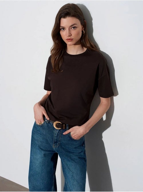 Camiseta de algodón de mujer con cuello redondo dilvin - Kiabi Camiseta de algodón de mujer con cuello redondo dilvin - Kiabi