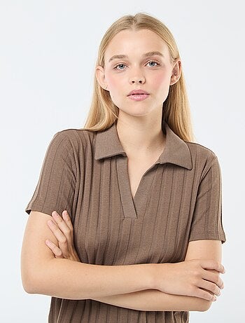 Camiseta de algodón elástico con cuello de polo