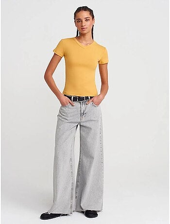 Camiseta de algodón slim fit con cuello de pico dilvin