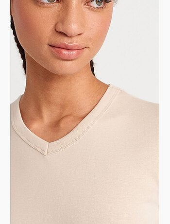 Camiseta de algodón slim fit con cuello de pico dilvin