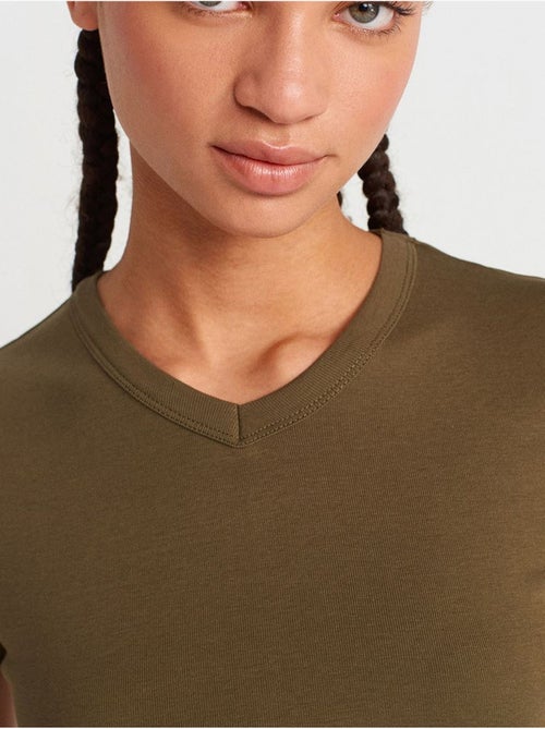 Camiseta de algodón slim fit con cuello de pico dilvin - Kiabi