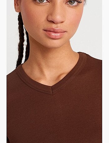 Camiseta de algodón slim fit con cuello de pico dilvin