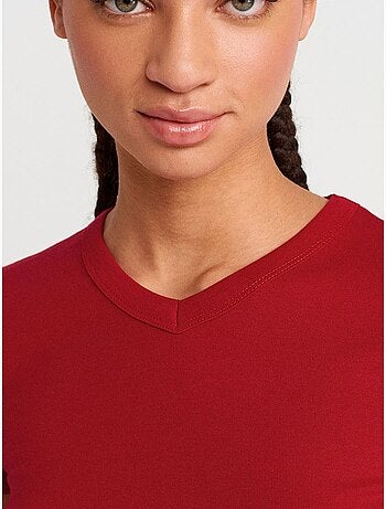 Camiseta de algodón slim fit con cuello de pico dilvin
