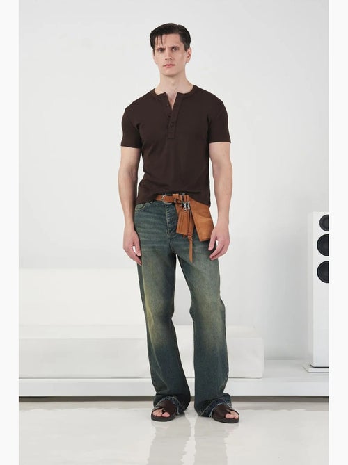 Camiseta de algodón slim fit de cuello redondo con detalle de botones giesto - Kiabi Camiseta de algodón slim fit de cuello redondo con detalle de botones giesto - Kiabi