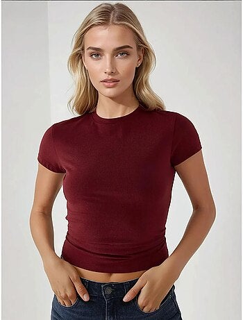 Camiseta de algodón suave al tacto y cuello redondo de corte entallado hiccup