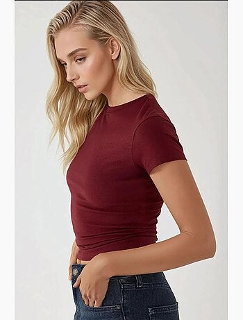 Camiseta de algodón suave al tacto y cuello redondo de corte entallado hiccup