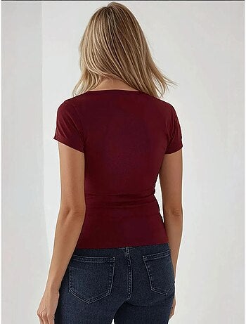 Camiseta de algodón suave al tacto y cuello redondo de corte entallado hiccup