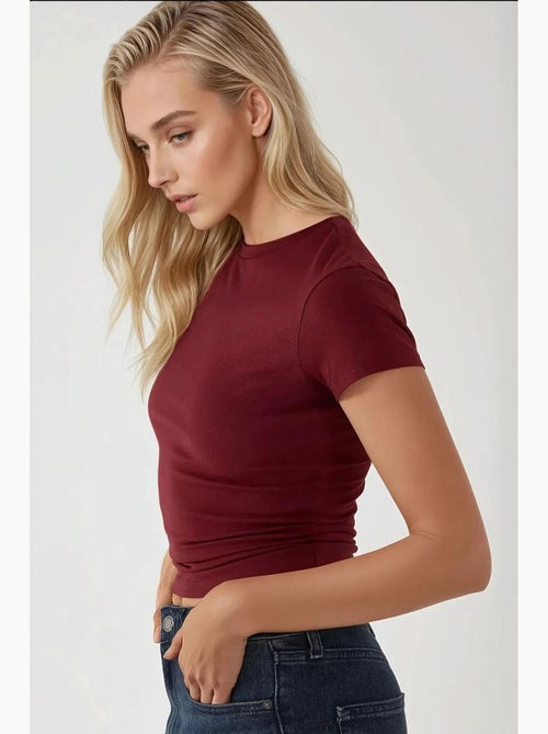 Camiseta de algodón suave al tacto y cuello redondo de corte entallado hiccup - Kiabi Camiseta de algodón suave al tacto y cuello redondo de corte entallado hiccup - Kiabi